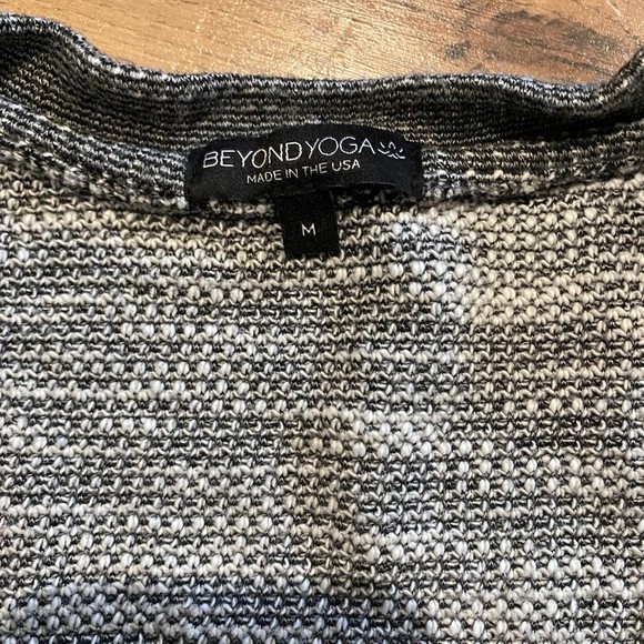 Beyond Yoga Double Faced Hi Low Sweatshirt Grey Size Medium - Picture 8 of 11